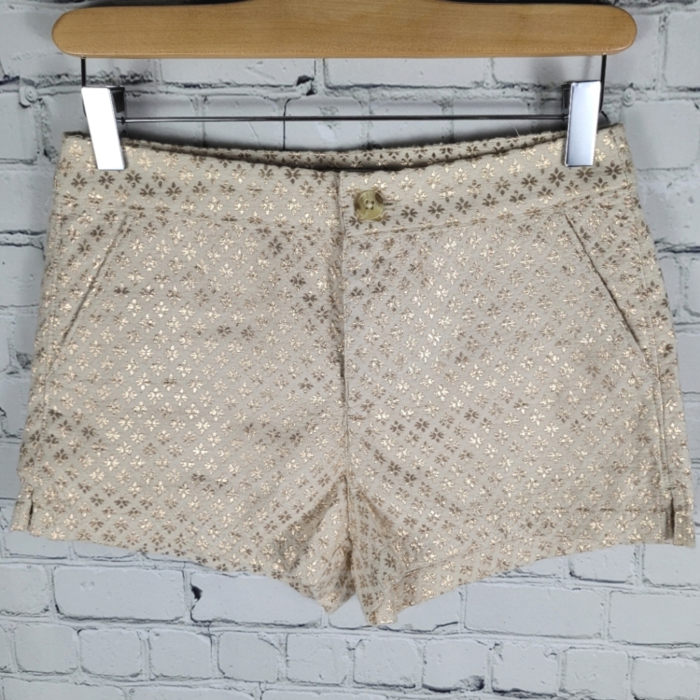 ABERCROMBIE & FITCH | gold metallic printed flat front shorts
